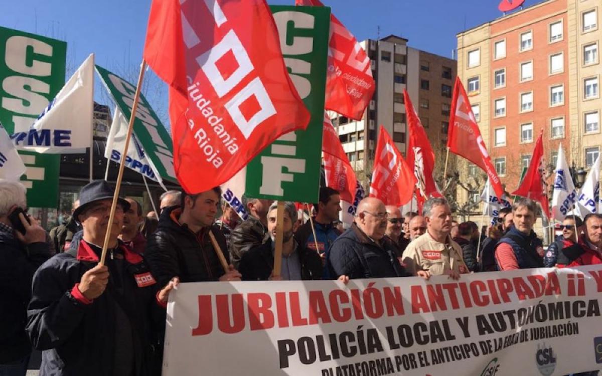 Concentración jubilación anticipada policía local en Logroño